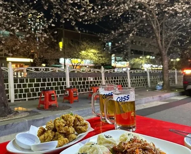 지하철7분,9인가족숙소,동대문 명동 경복궁 10분, 성수,홍대입구 25분,장기짐보관, 성북천 벚꽂축제, 3룸 5배드, 시내중심, 로컬맛집풍부