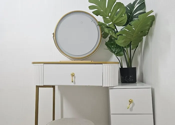Apartment 지하철7분,9인가족숙소,동대문 명동 경복궁 10분, 성수,홍대입구 25분,장기짐보관, 성북천 벚꽂축제, 3룸 5배드, 시내중심, 로컬맛집풍부 *