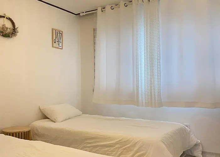 지하철7분,9인가족숙소,동대문 명동 경복궁 10분, 성수,홍대입구 25분,장기짐보관, 성북천 벚꽂축제, 3룸 5배드, 시내중심, 로컬맛집풍부 * Seoul