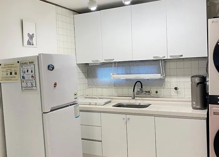 Apartment 지하철7분,9인가족숙소,동대문 명동 경복궁 10분, 성수,홍대입구 25분,장기짐보관, 성북천 벚꽂축제, 3룸 5배드, 시내중심, 로컬맛집풍부 *