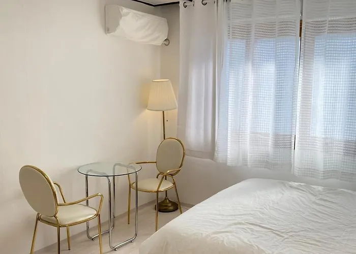 Apartment 지하철7분,9인가족숙소,동대문 명동 경복궁 10분, 성수,홍대입구 25분,장기짐보관, 성북천 벚꽂축제, 3룸 5배드, 시내중심, 로컬맛집풍부 Seoul
