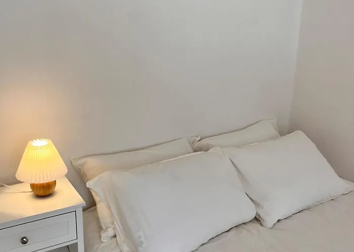 지하철7분,9인가족숙소,동대문 명동 경복궁 10분, 성수,홍대입구 25분,장기짐보관, 성북천 벚꽂축제, 3룸 5배드, 시내중심, 로컬맛집풍부 Apartment *