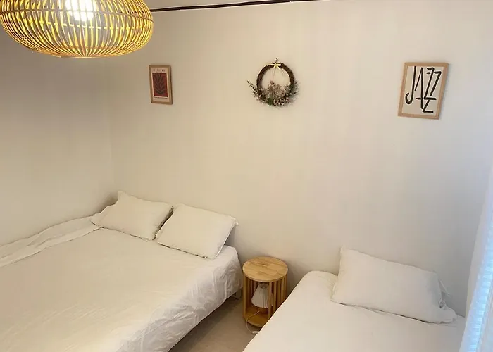 Apartment 지하철7분,9인가족숙소,동대문 명동 경복궁 10분, 성수,홍대입구 25분,장기짐보관, 성북천 벚꽂축제, 3룸 5배드, 시내중심, 로컬맛집풍부 *