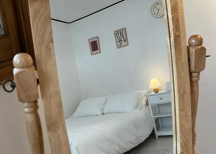 지하철7분,9인가족숙소,동대문 명동 경복궁 10분, 성수,홍대입구 25분,장기짐보관, 성북천 벚꽂축제, 3룸 5배드, 시내중심, 로컬맛집풍부 * Seoul
