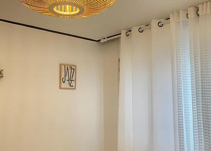 Apartment 지하철7분,9인가족숙소,동대문 명동 경복궁 10분, 성수,홍대입구 25분,장기짐보관, 성북천 벚꽂축제, 3룸 5배드, 시내중심, 로컬맛집풍부