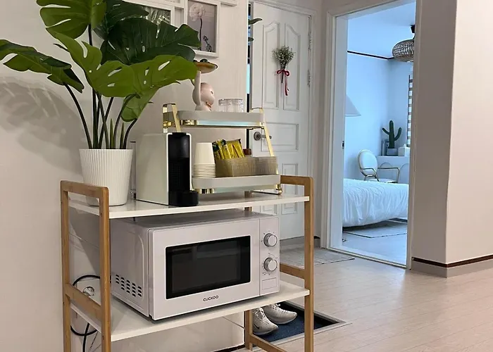 Apartment 지하철7분,9인가족숙소,동대문 명동 경복궁 10분, 성수,홍대입구 25분,장기짐보관, 성북천 벚꽂축제, 3룸 5배드, 시내중심, 로컬맛집풍부 Seoul