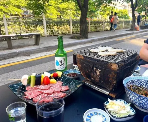지하철7분,9인가족숙소,동대문 명동 경복궁 10분, 성수,홍대입구 25분,장기짐보관, 성북천 벚꽂축제, 3룸 5배드, 시내중심, 로컬맛집풍부 Apartment *