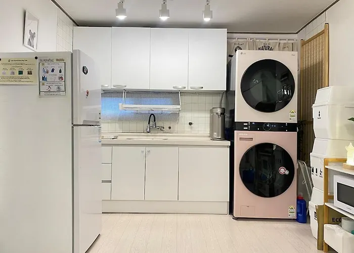 Apartment 지하철7분,9인가족숙소,동대문 명동 경복궁 10분, 성수,홍대입구 25분,장기짐보관, 성북천 벚꽂축제, 3룸 5배드, 시내중심, 로컬맛집풍부 Seoul