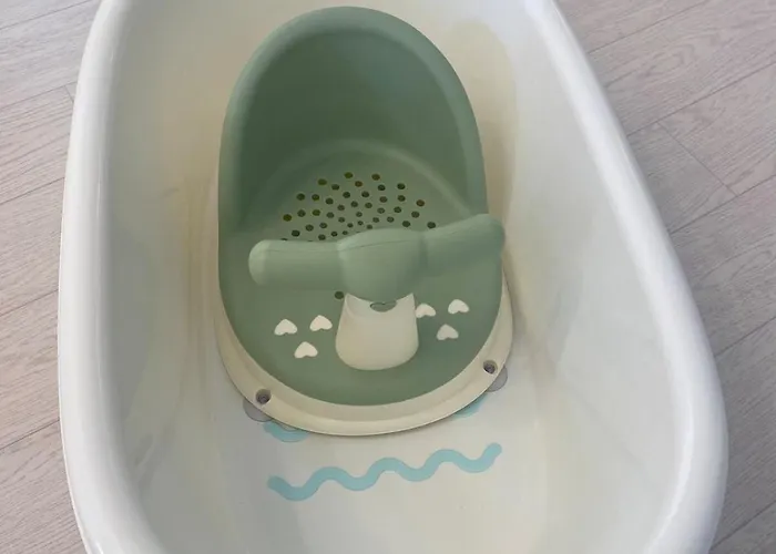 지하철7분,9인가족숙소,동대문 명동 경복궁 10분, 성수,홍대입구 25분,장기짐보관, 성북천 벚꽂축제, 3룸 5배드, 시내중심, 로컬맛집풍부 Seoul