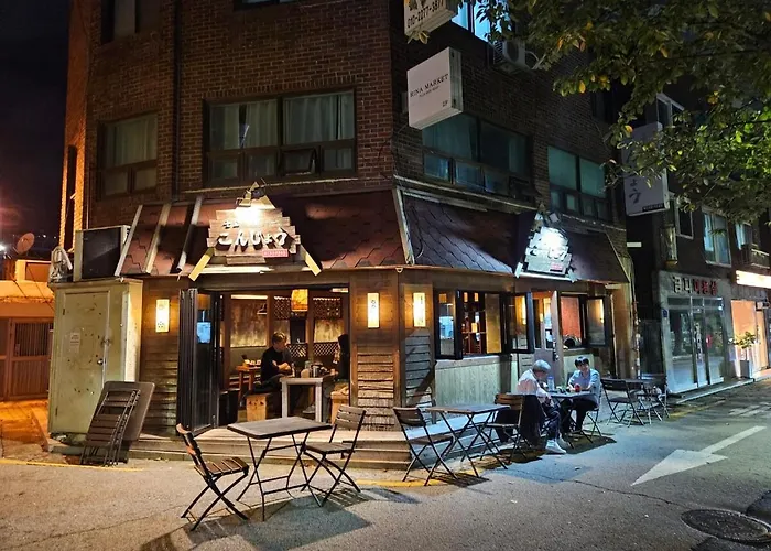 Apartment 지하철7분,9인가족숙소,동대문 명동 경복궁 10분, 성수,홍대입구 25분,장기짐보관, 성북천 벚꽂축제, 3룸 5배드, 시내중심, 로컬맛집풍부
