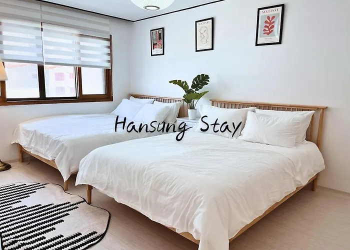 Apartment 지하철7분,9인가족숙소,동대문 명동 경복궁 10분, 성수,홍대입구 25분,장기짐보관, 성북천 벚꽂축제, 3룸 5배드, 시내중심, 로컬맛집풍부