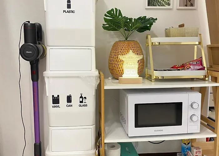 지하철7분,9인가족숙소,동대문 명동 경복궁 10분, 성수,홍대입구 25분,장기짐보관, 성북천 벚꽂축제, 3룸 5배드, 시내중심, 로컬맛집풍부 Apartment